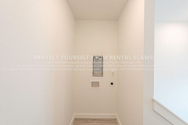 Building Photo - 621 St Charles Pl