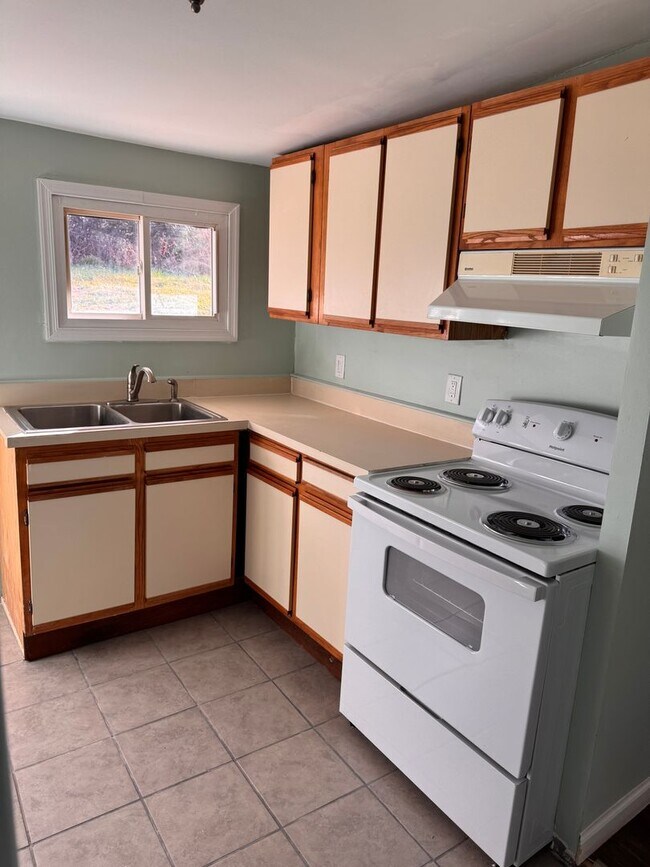 Primary Photo - 13 McKinley St