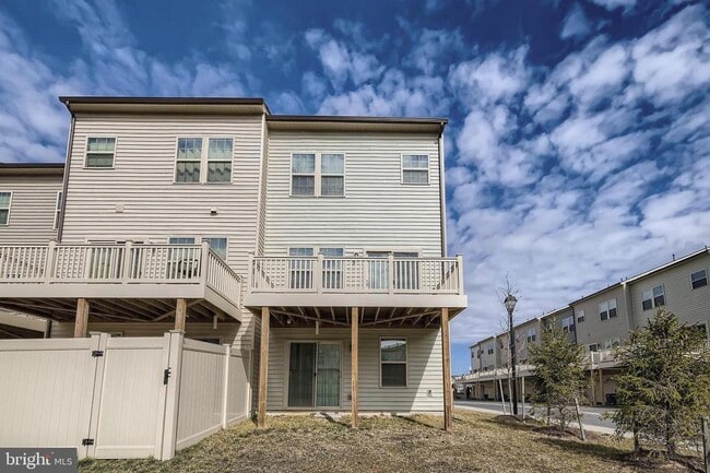 Building Photo - 2911 Stagg Ln