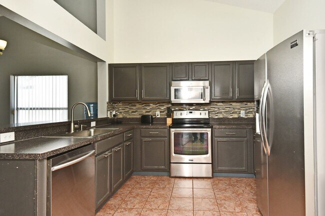 Building Photo - Charming 3/2 home 32825