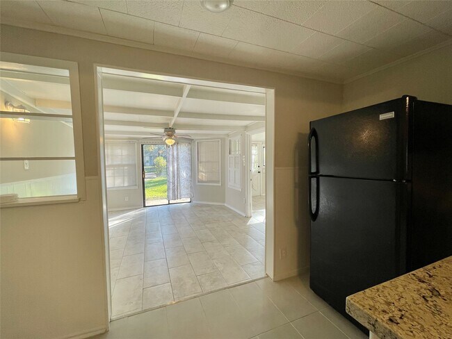 Building Photo - 1112 Southampton Dr