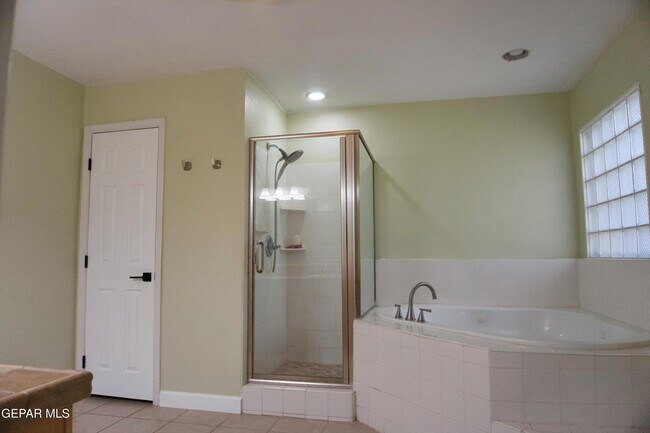 Building Photo - 9401 Pavo Ln