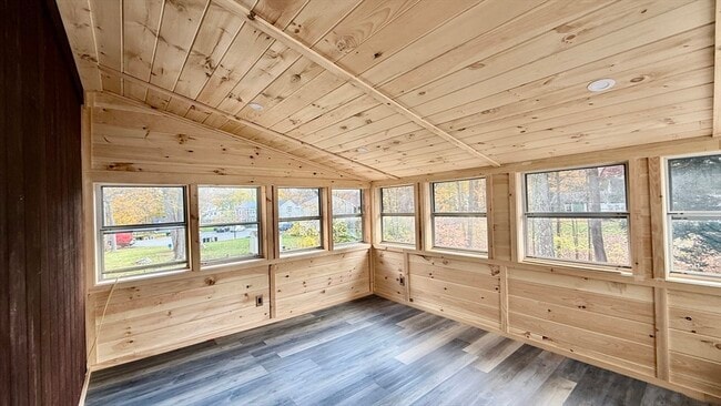 Building Photo - 225 Pleasant St