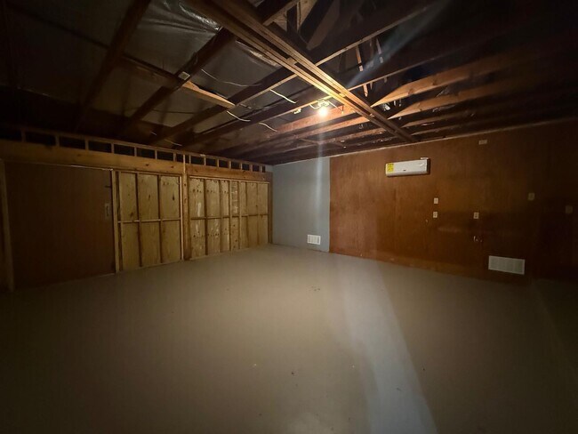 Building Photo - 10606 Millspring