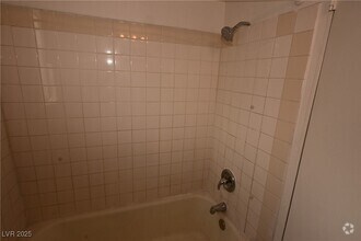 Building Photo - 380 N 13th St