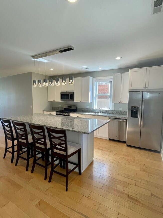 Building Photo - 1986 Pine St