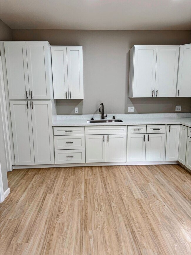 Building Photo - 16116 Mistletoe Ln