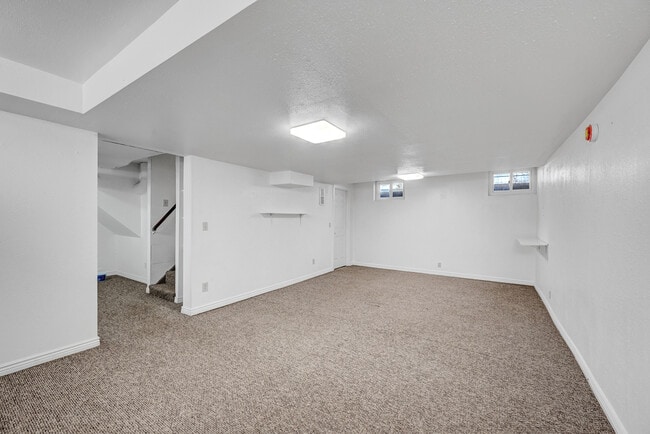 Building Photo - 2253 Miner St