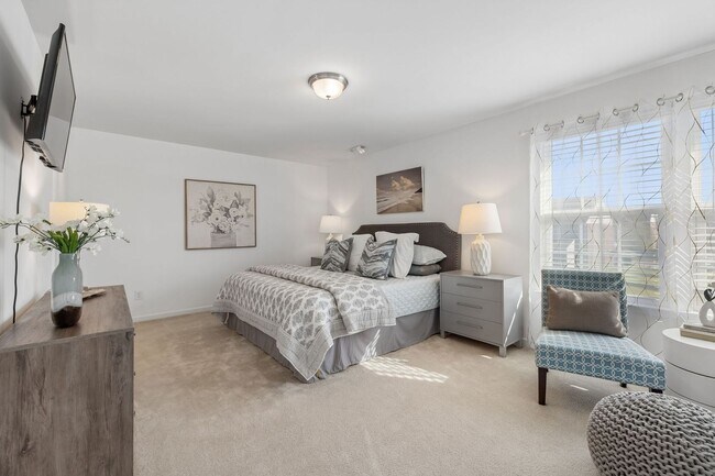 Building Photo - Charming and move-in ready 3-bedroom, 2.5-bath home