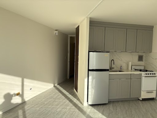 Primary Photo - 750 Amana St