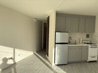 Building Photo - 750 Amana St