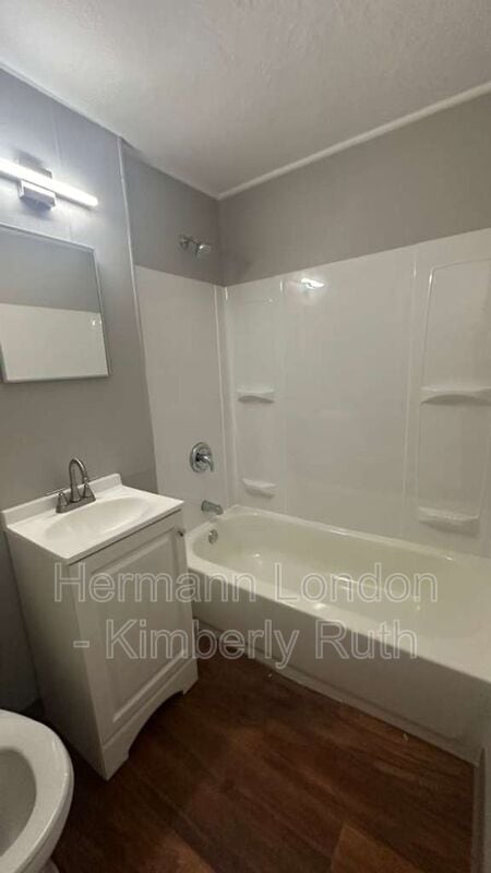 Building Photo - 5044 Pernod Ave