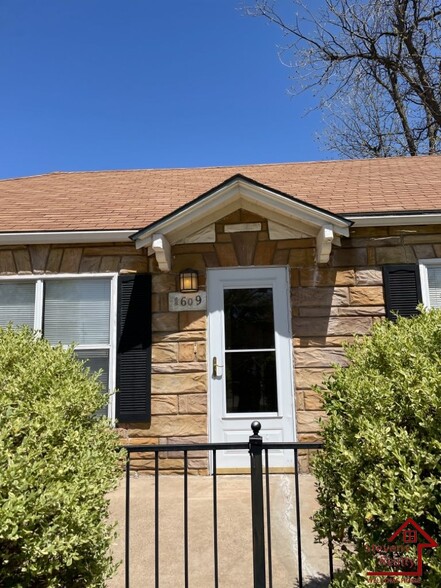 Primary Photo - 1609 SW B Ave