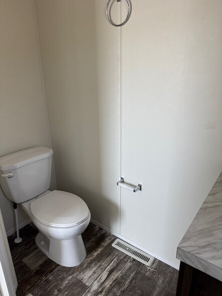 Building Photo - 8 Saratoga Dr