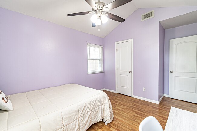 Building Photo - 5611 Winding Way Dr