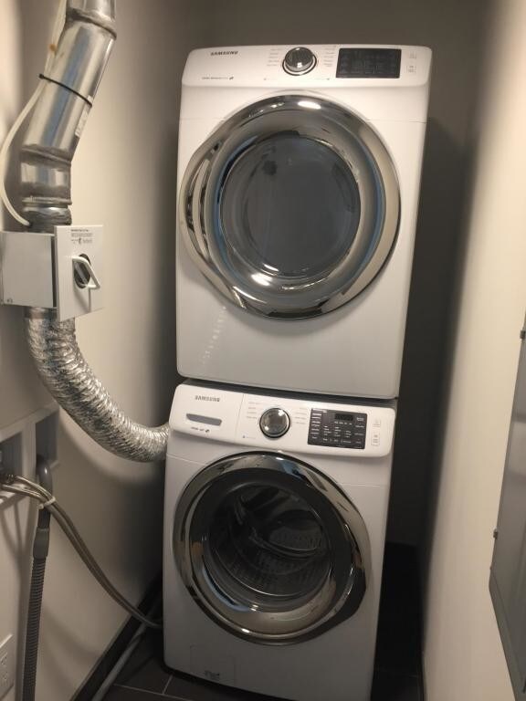 Building Photo - 1001 Queen St