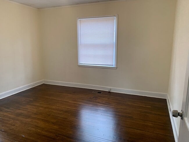 Building Photo - Charming Two Bedroom Home in Enderly Park!