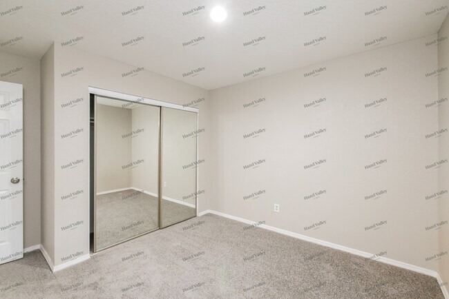 Building Photo - 770 Lexington Park