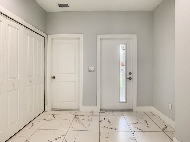 Building Photo - 5237 Jennings St