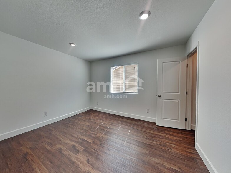 Building Photo - 8883 Carmine Cob Ave