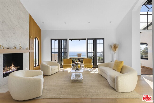 Building Photo - 3909 Villa Costera