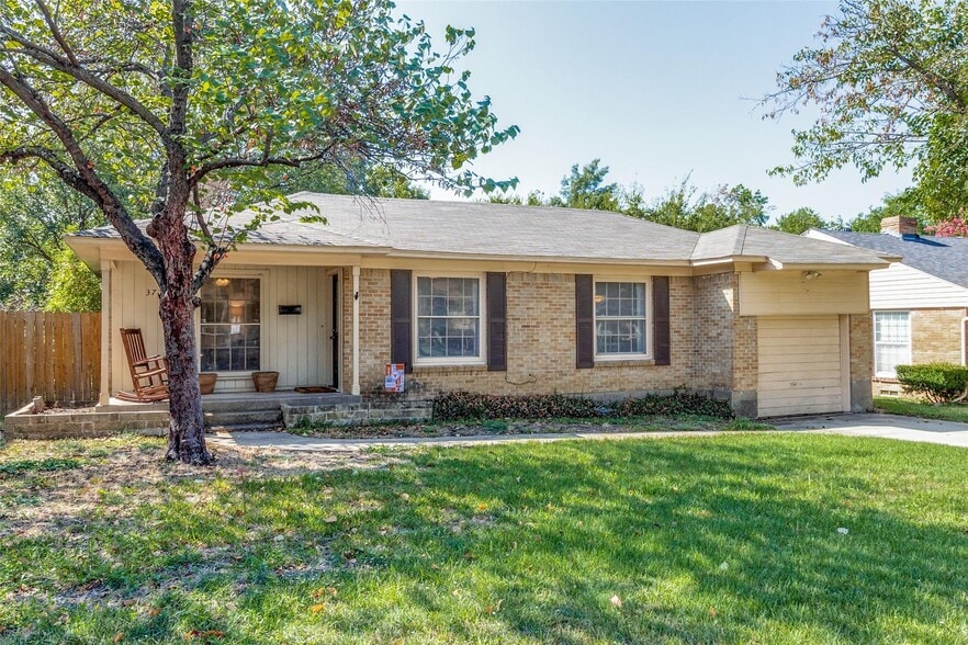 Building Photo - 3732 Seguin Dr