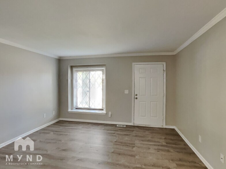 Building Photo - 6372 Birchview Dr S