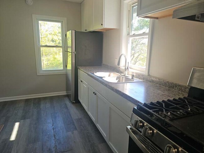 Building Photo - 250 Anderson Ave