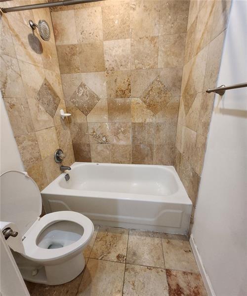 Building Photo - 23311 Plantation Dr NE