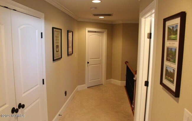 Building Photo - 2325 Dovedale Dr