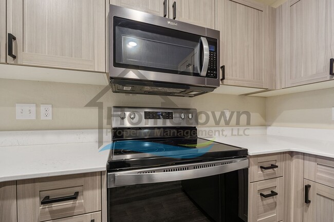 Building Photo - 2 Bedroom 2 Bath Home with Attached Garage Available in Coeur d'Alene!