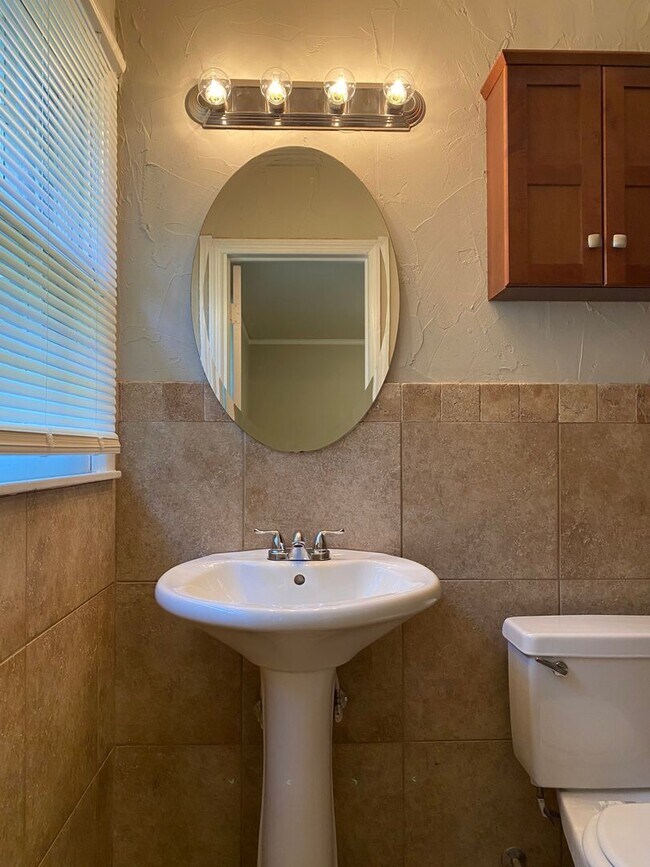 Building Photo - 3-Bedroom  cutie ! APPLY today at All3Real...