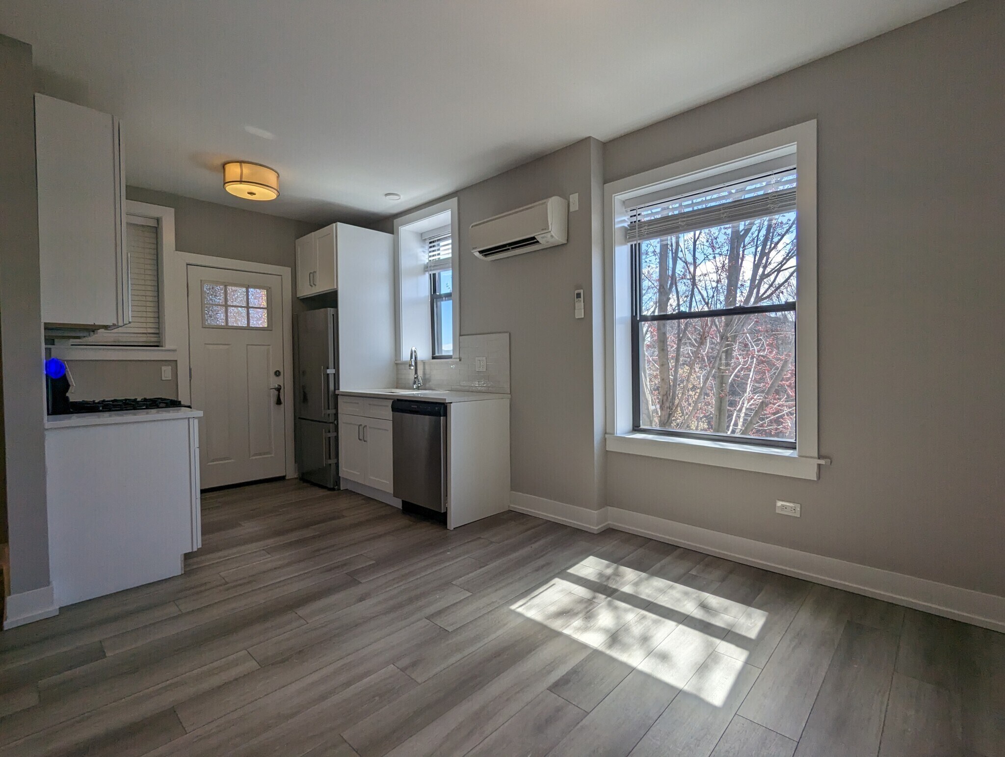 Building Photo - 3941 N Janssen Ave