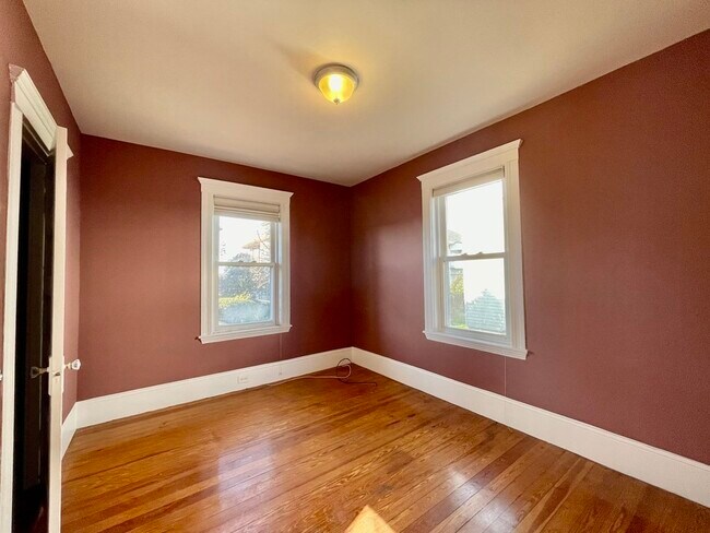 Building Photo - 49 Wellington Rd