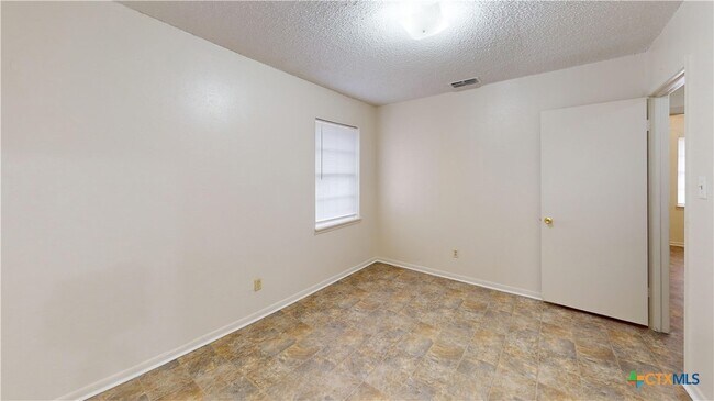 Building Photo - 911 S 27th St