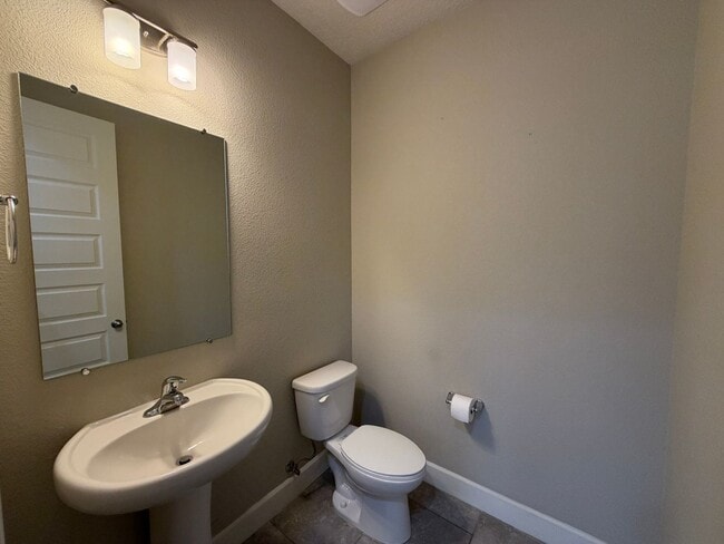 Building Photo - 3 Bedroom Townhome Near Juan Tabo Blvd SE & Four Hills!