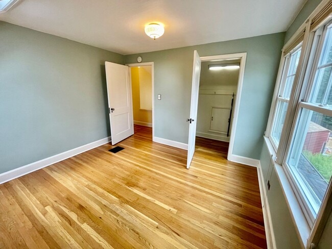 Building Photo - Well Maintained- 3 bed 2 bath Home - Piedm...