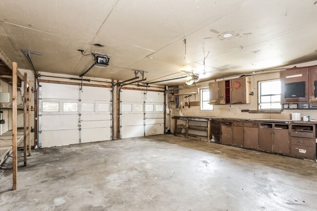 Building Photo - 4 BR/3BA | Newly Renovated Single Family Home |2-Car Covered Parking | Nice backyard!