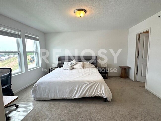 Building Photo - PRIME 3BD/2.5BA TOWNHOUSE IN MAPLE GROVE