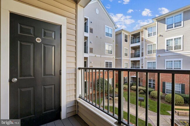 Building Photo - 4860 Eisenhower Ave