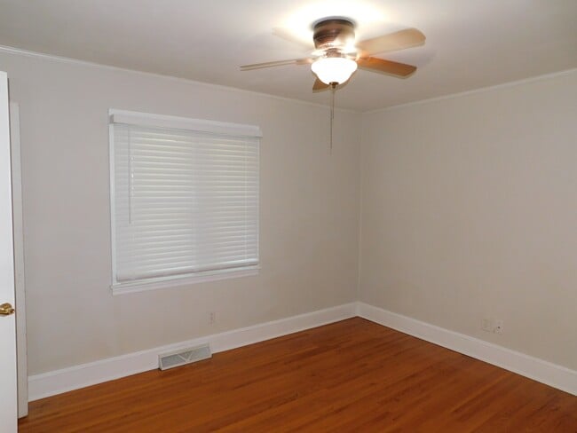 Building Photo - 6300 Candlewood Dr