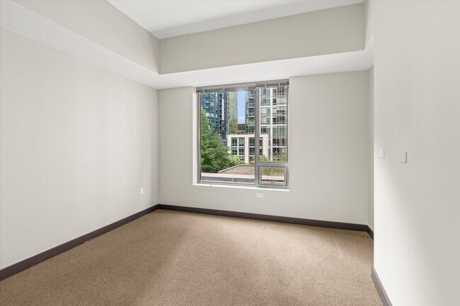 Building Photo - 910 Lenora St