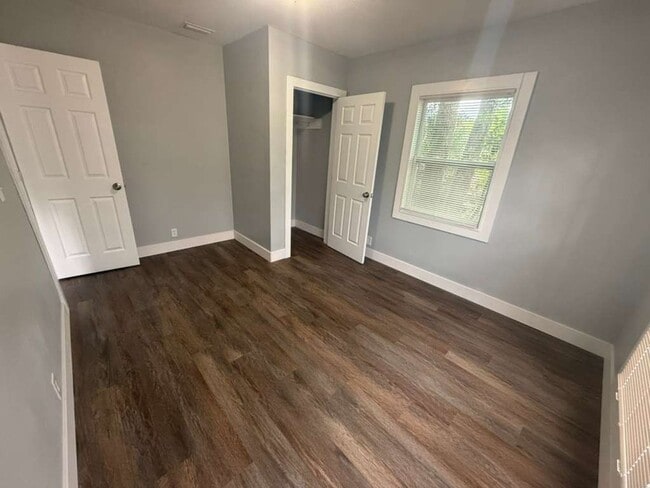 Building Photo - Freshly renovated 3/1 home! Apply for FREE This Holiday Season!