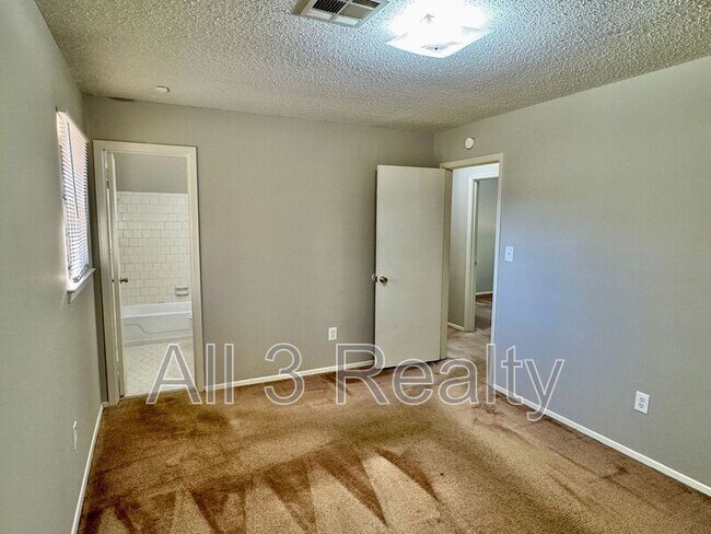 Building Photo - 6204 Lycoming Rd