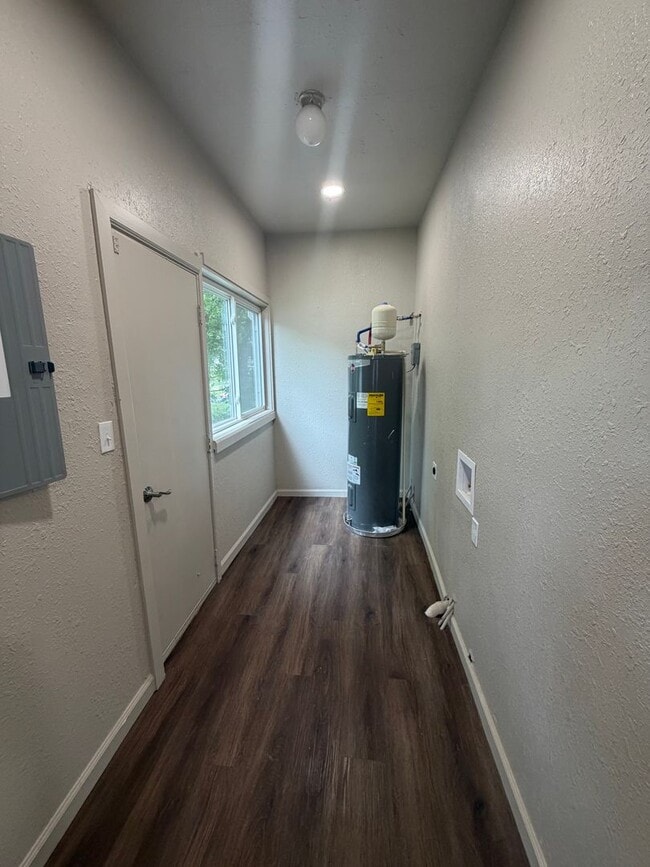 Building Photo - 3 Bedroom 1 Bath Home for RENT