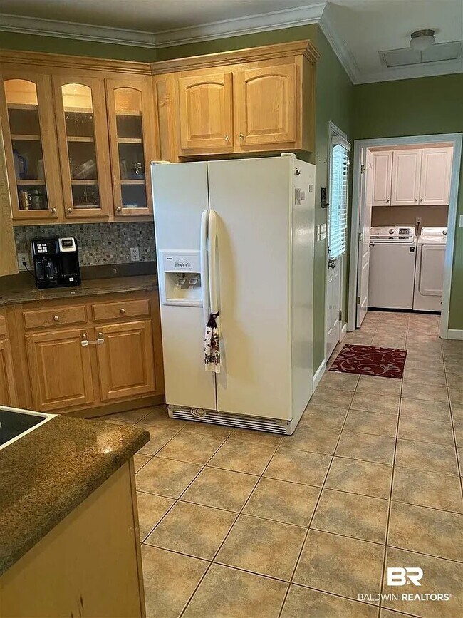 Building Photo - 106 Riveroaks Dr
