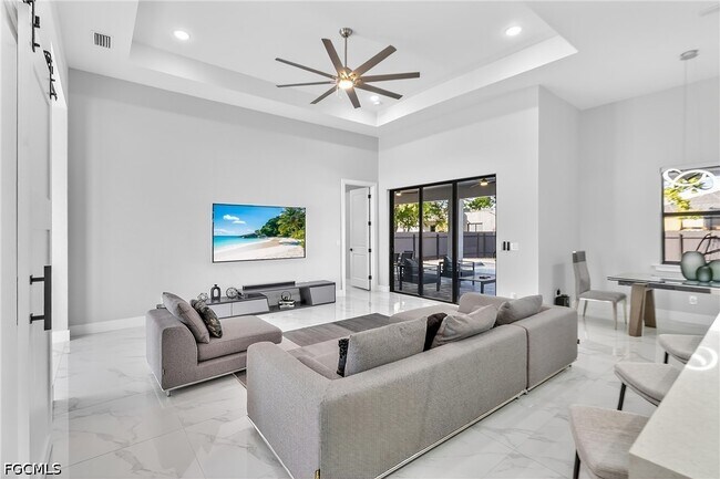 Building Photo - 118 NW 2nd Ave