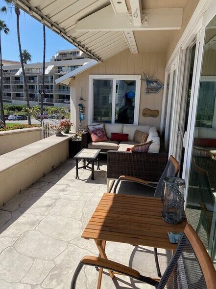 Building Photo - 501 Avenida Del Mar