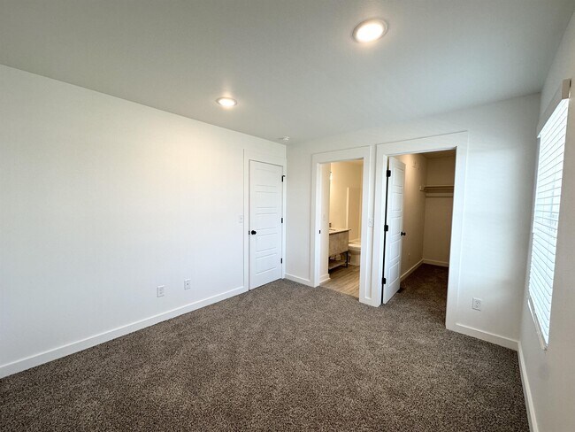 Building Photo - 1070 Boardwalk