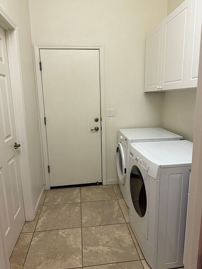 Building Photo - 1635 Murrieta Ct